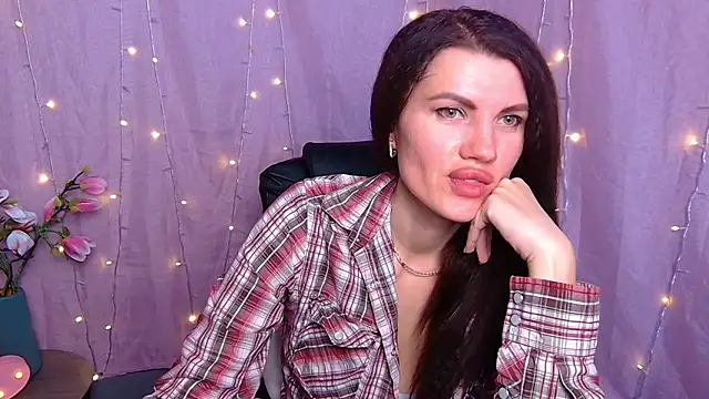 MilaLoona online show from March 1, 2026, 7:32 am