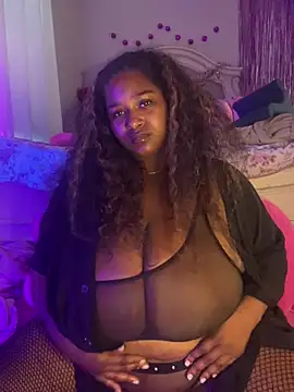 BigFineSelena online show from June 12, 2026, 1:04 am