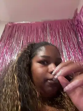 BigFineSelena online show from June 25, 2026, 9:47 am