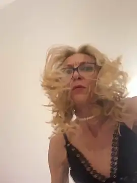 adella13 online show from December 20, 2024, 2:49 pm