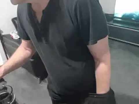 Snapshot of shhhoot73 chatting on November 5, 2025, 3:56 pm shhhoot73 online show from November 5, 2025, 3:56 pm