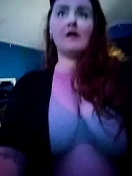 LunaaLovely online show from January 15, 2026, 5:49 pm