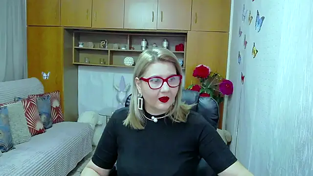 LucilleFenlys online show from November 2, 2025, 7:27 pm