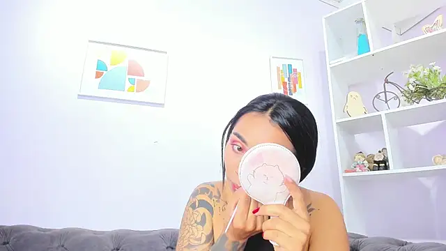 miss soffi  online show from February 11, 2026, 12:32 pm