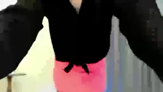 Snapshot of elenaza chatting on April 8, 2026, 7:41 am elenaza online show from April 8, 2026, 7:41 am