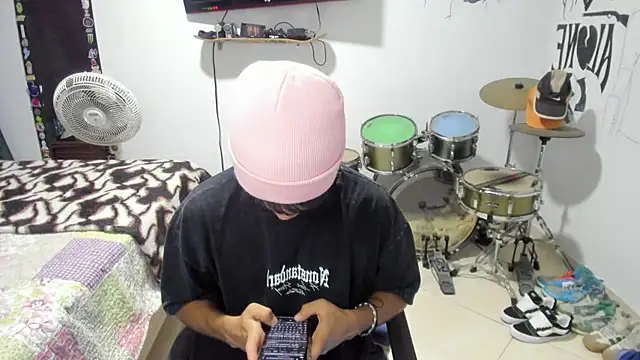 Zack falcon online show from December 3, 2025, 4:09 am