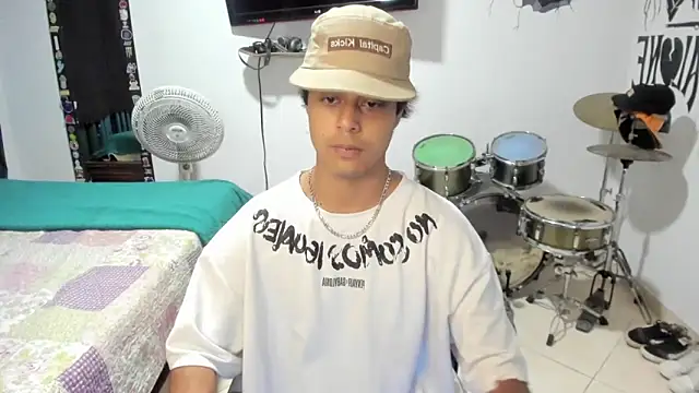 Snapshot of Zack_falcon chatting on March 27, 2026, 3:01 am Zack falcon online show from March 27, 2026, 3:01 am