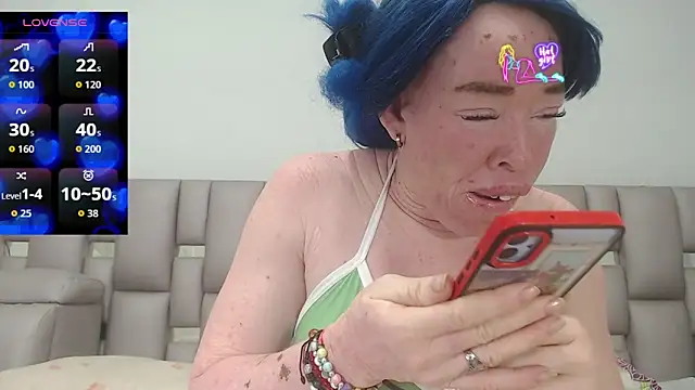 Kittywhiteass online show from February 6, 2026, 4:17 am