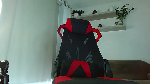 Robyn Miller online show from September 12, 2025, 1:33 pm