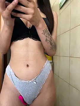 Snapshot of L000lita chatting on June 26, 2026, 9:57 am L000lita online show from June 26, 2026, 9:57 am