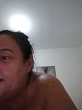 Snapshot of Yaya_Mineira chatting on February 17, 2026, 11:33 pm Yaya Mineira online show from February 17, 2026, 11:33 pm