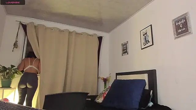 Snapshot of alicia_rouusel chatting on December 22, 2024, 1:01 am alicia rouusel online show from December 22, 2024, 1:01 am
