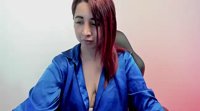 Snapshot of madelaine_blosson chatting on December 3, 2024, 12:16 pm madelaine blosson online show from December 3, 2024, 12:16 pm