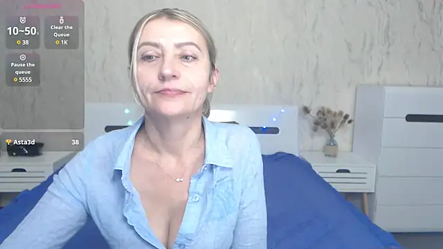 Snapshot of ZoeGrant chatting on February 13, 2025, 10:54 pm ZoeGrant online show from February 13, 2025, 10:54 pm