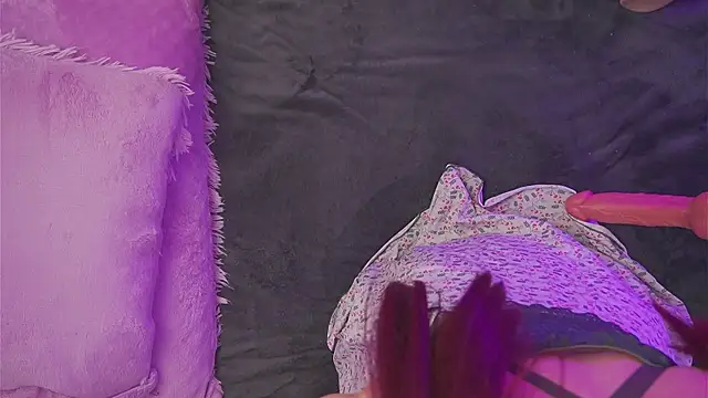 Snapshot of tu_julieta_gh chatting on January 5, 2026, 5:27 pm tu julieta gh online show from January 5, 2026, 5:27 pm