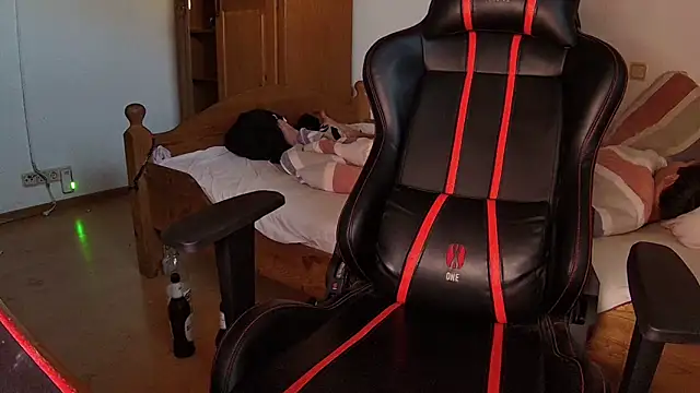 Snapshot of KmlBI26 chatting on October 30, 2025, 7:21 am KmlBI26 online show from October 30, 2025, 7:21 am