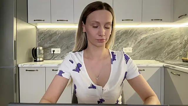 Snapshot of Alice_Wonders chatting on March 6, 2025, 10:09 am Alice Wonders online show from March 6, 2025, 10:09 am