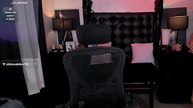 Snapshot of ErinSmith7inches_TS chatting on December 22, 2024, 1:23 am ErinSmith7inches TS online show from December 22, 2024, 1:23 am