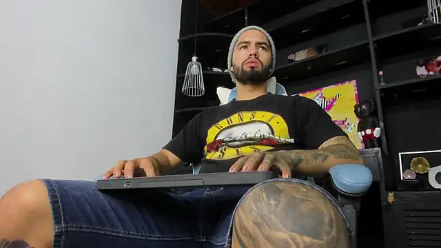 matteosantos online show from February 3, 2025, 10:25 am