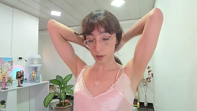 NicoleCortez online show from February 4, 2025, 11:49 am