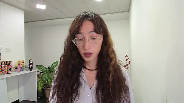 NicoleCortez online show from March 18, 2025, 4:37 am