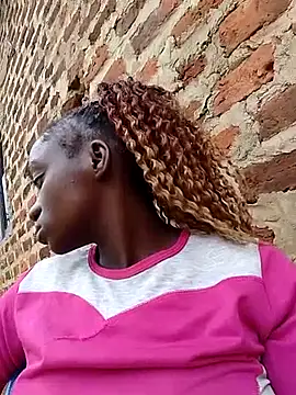 Snapshot of shape30 chatting on February 20, 2026, 9:32 am shape30 online show from February 20, 2026, 9:32 am