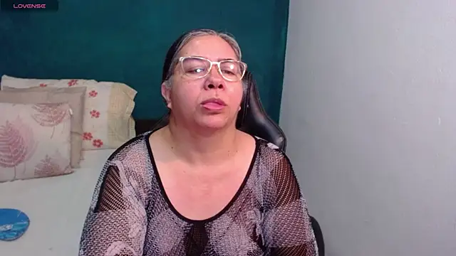 scaelettdubois online show from April 18, 2026, 1:53 am