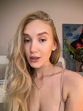 MariaTull online show from October 15, 2025, 2:06 pm