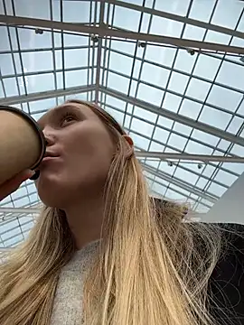 MariaTull online show from November 22, 2025, 11:53 am