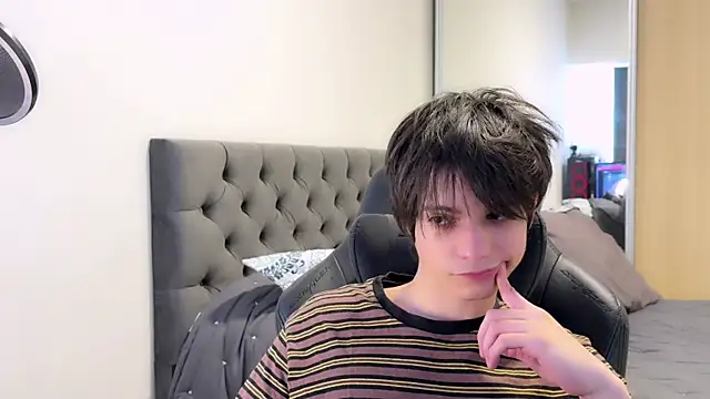 Snapshot of SasukeUhchiaa chatting on January 4, 2025, 9:31 pm SasukeUhchiaa online show from January 4, 2025, 9:31 pm