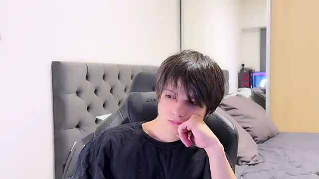 Snapshot of SasukeUhchiaa chatting on January 5, 2025, 3:00 am SasukeUhchiaa online show from January 5, 2025, 3:00 am