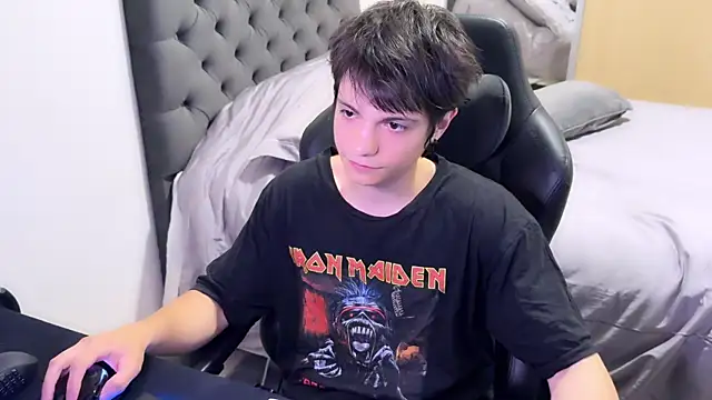 Snapshot of SasukeUhchiaa chatting on February 22, 2025, 1:33 am SasukeUhchiaa online show from February 22, 2025, 1:33 am