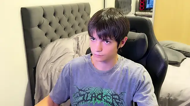 Snapshot of SasukeUhchiaa chatting on February 25, 2025, 6:14 am SasukeUhchiaa online show from February 25, 2025, 6:14 am