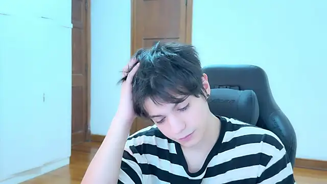 Snapshot of SasukeUhchiaa chatting on September 14, 2025, 4:17 pm SasukeUhchiaa online show from September 14, 2025, 4:17 pm