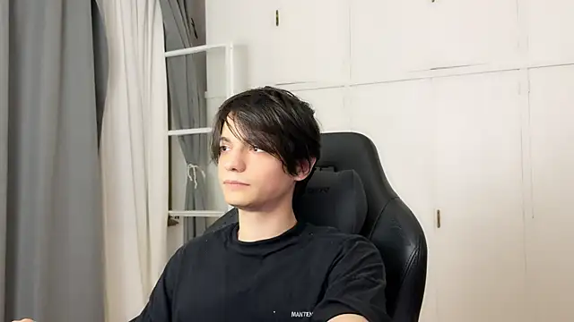 SasukeUhchiaa online show from March 25, 2026, 2:06 am