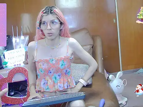 Skinygirl online show from October 18, 2025, 12:35 am