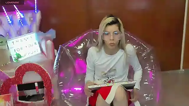 Skinygirl online show from February 25, 2026, 11:58 pm