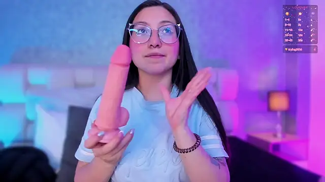 lucy neil online show from February 4, 2025, 11:49 pm