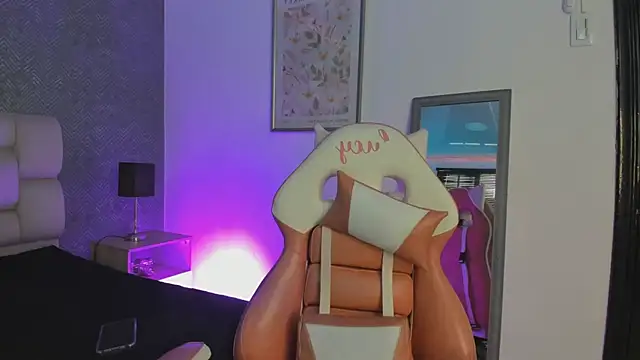 lucy neil online show from September 17, 2025, 7:04 pm