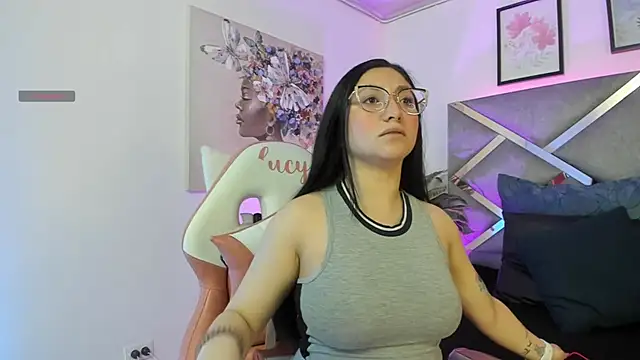 lucy neil online show from October 15, 2025, 2:33 am