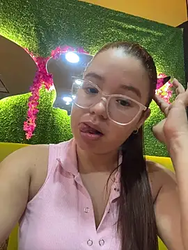 Lucyklein2022 online show from October 9, 2025, 2:42 am