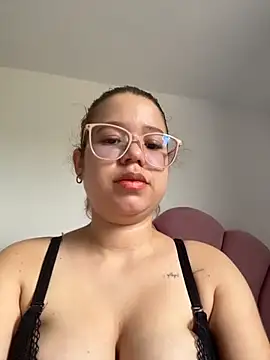 Snapshot of Lucyklein2022 chatting on March 27, 2026, 3:34 pm Lucyklein2022 online show from March 27, 2026, 3:34 pm