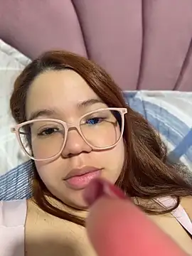 Snapshot of Lucyklein2022 chatting on April 26, 2026, 2:37 pm Lucyklein2022 online show from April 26, 2026, 2:37 pm