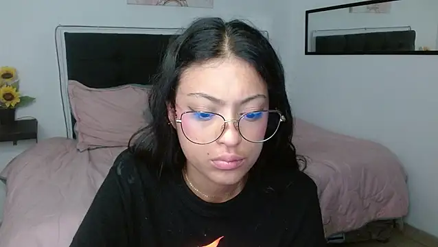 Snapshot of vaness_weet chatting on February 15, 2026, 10:36 am vaness weet online show from February 15, 2026, 10:36 am