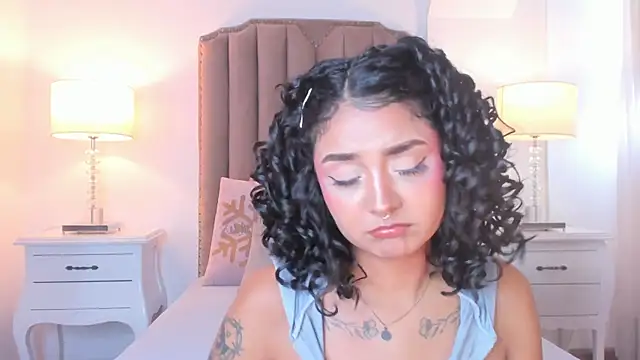 Emma Torres   online show from May 21, 2026, 12:34 pm