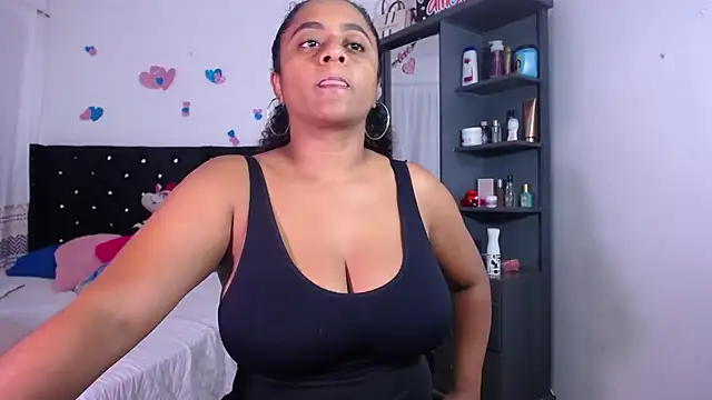 BellaKarla online show from May 27, 2026, 8:17 pm