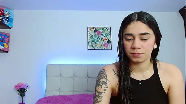 Snapshot of Layla_Rachel chatting on January 9, 2025, 1:18 am Layla Rachel online show from January 9, 2025, 1:18 am