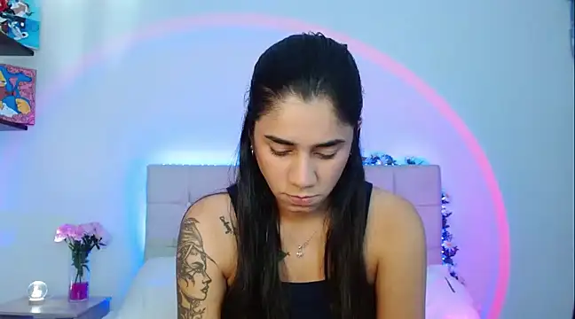 Snapshot of Layla_Rachel chatting on March 1, 2025, 1:00 am Layla Rachel online show from March 1, 2025, 1:00 am