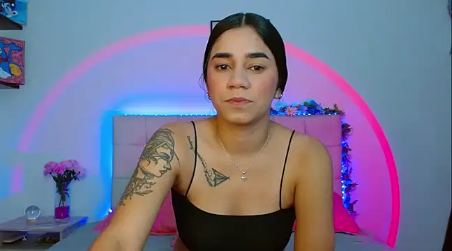 Snapshot of Layla_Rachel chatting on March 10, 2025, 2:06 am Layla Rachel online show from March 10, 2025, 2:06 am