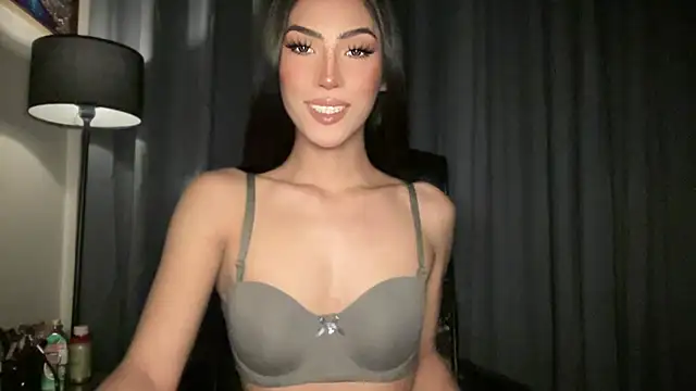 Snapshot of Bella_Gordon chatting on September 13, 2025, 1:00 pm Bella Gordon online show from September 13, 2025, 1:00 pm